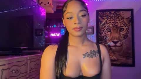 lunaa_11 online show from 06/05/26, 05:58