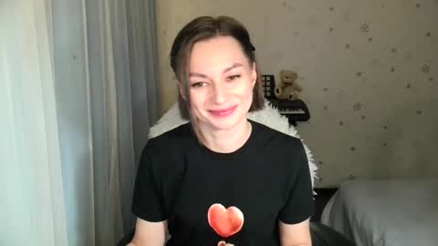 lunaa_bluee online show from 12/16/25, 10:15