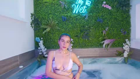 Luna online show from 12/11/24, 12:34