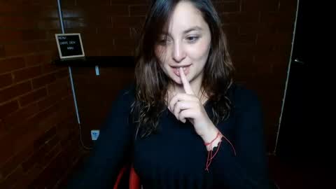 lunaa_m_ online show from 02/18/25, 09:53