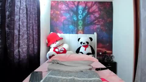 Snapshot of lunaa_mayerr chatting on 02/28/26, 01:45 lunaa mayer online show from 02/28/26, 01:45