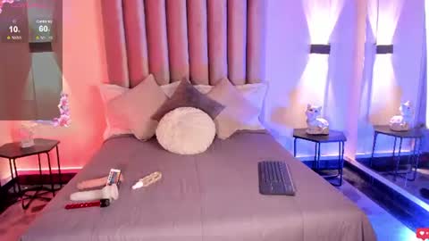 lunaa_moonn online show from 06/30/26, 07:59
