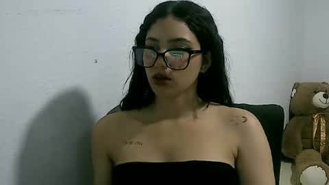Snapshot of lunaa_sub chatting on 02/09/25, 12:06 lunaa_sub online show from 02/09/25, 12:06