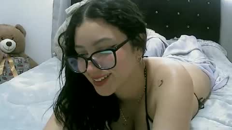 Snapshot of lunaa_sub chatting on 02/21/25, 06:04 lunaa_sub online show from 02/21/25, 06:04
