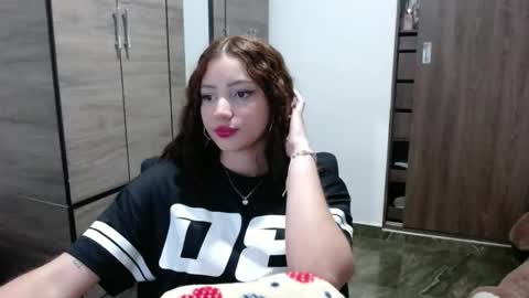 lunaa_sub online show from 12/01/25, 11:10