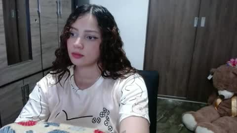 Snapshot of lunaa_sub chatting on 05/17/26, 12:19 lunaa_sub online show from 05/17/26, 12:19