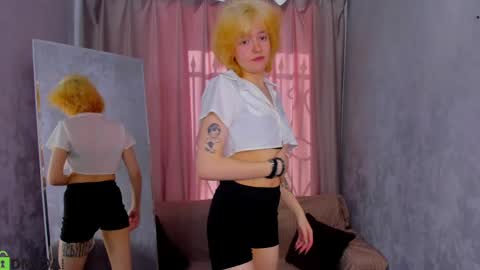 Luna online show from 04/30/26, 01:12