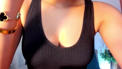 Luna Aspen online show from 12/19/25, 02:35