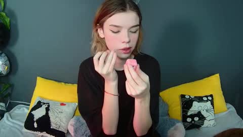 lunaastar_ online show from 12/03/24, 08:16