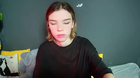 lunaastar_ online show from 12/05/24, 09:17