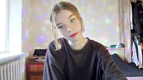 lunaastar_ online show from 12/06/24, 12:05