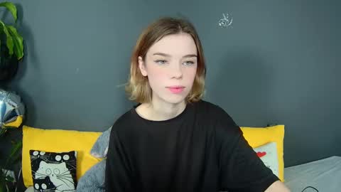 lunaastar_ online show from 12/11/24, 01:17