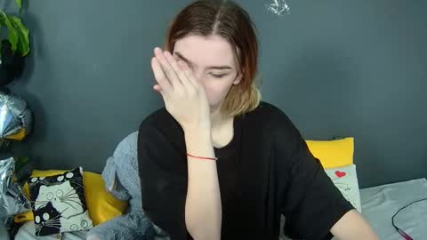 lunaastar_ online show from 12/12/24, 10:24