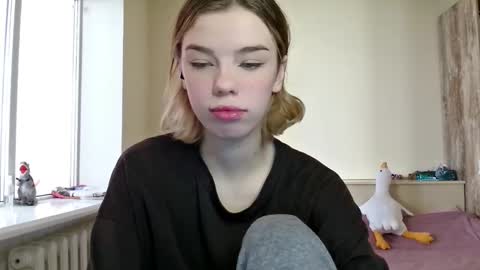 lunaastar_ online show from 12/14/24, 09:29