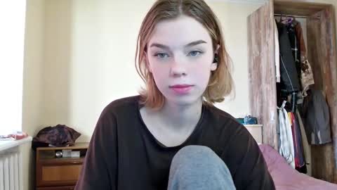 lunaastar_ online show from 12/14/24, 12:33