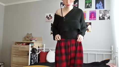 lunaastar_ online show from 01/06/25, 08:24