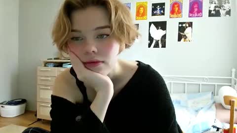 lunaastar_ online show from 03/09/25, 08:07