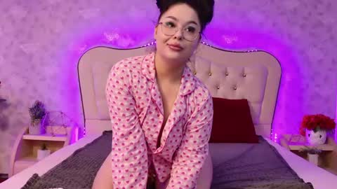 lunababe_ online show from 07/03/26, 11:05