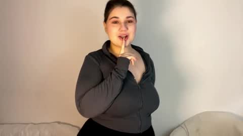 Snapshot of lunablakes chatting on 02/20/26, 07:43 Luna online show from 02/20/26, 07:43