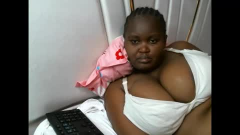 lunabloom01 online show from 09/14/25, 03:16