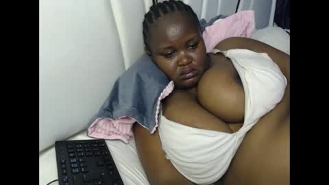 lunabloom01 online show from 10/04/25, 06:06