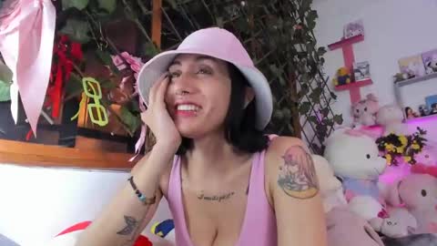 lunacristal_moon online show from 02/20/25, 01:19