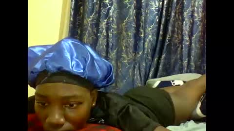 lunah_kitty online show from 05/13/26, 09:06