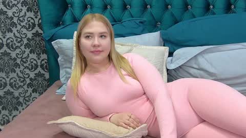 LunaHouston online show from 01/31/25, 02:04