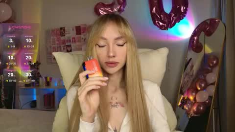 Luna online show from 11/24/25, 12:54