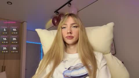 Luna online show from 12/05/25, 01:36