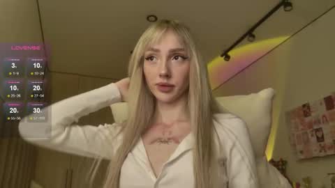 Luna online show from 02/15/26, 10:28