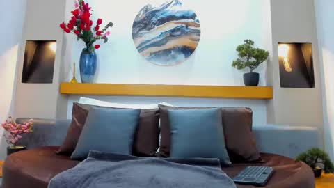 Luna online show from 10/13/25, 06:35