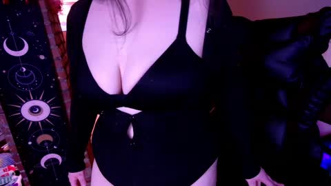 Snapshot of lunalaneee chatting on 04/03/26, 03:37 Luna online show from 04/03/26, 03:37