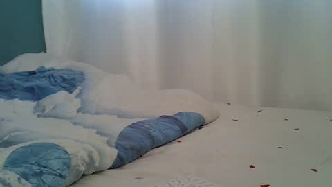 lunalove22_ online show from 11/28/25, 04:15