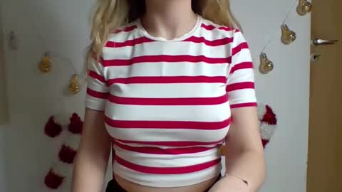 lunalovegood869275 online show from 12/03/25, 02:59