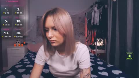 Snapshot of lunaluxyx chatting on 10/12/25, 03:33 Luna online show from 10/12/25, 03:33