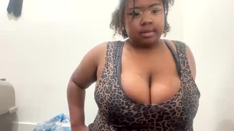 lunamoth00 online show from 01/13/26, 01:05