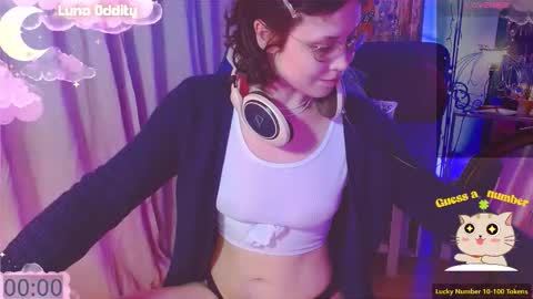 Snapshot of lunaoddity chatting on 10/05/25, 04:49 Luna online show from 10/05/25, 04:49