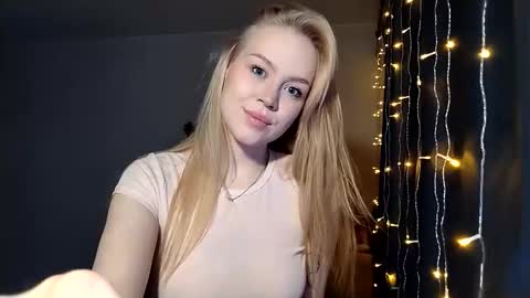 lunapeony online show from 01/19/26, 09:35