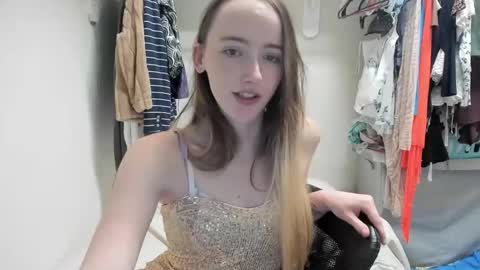 lunapixie2020 online show from 12/27/24, 02:36