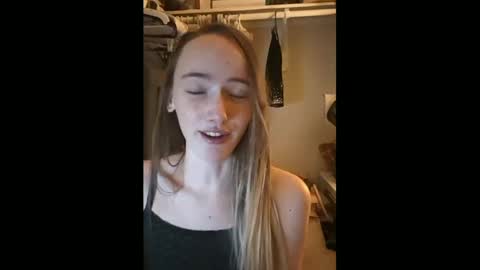 lunapixie2020 online show from 01/18/25, 10:39