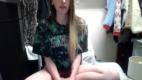 lunapixie2020 online show from 03/10/25, 01:34