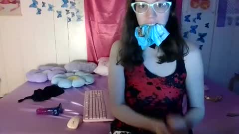 lunaquinn45 online show from 10/27/25, 10:25