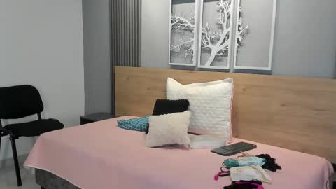 Luna  online show from 01/07/26, 06:43