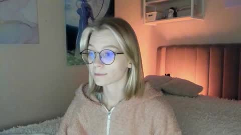 Sofia online show from 09/25/25, 01:15