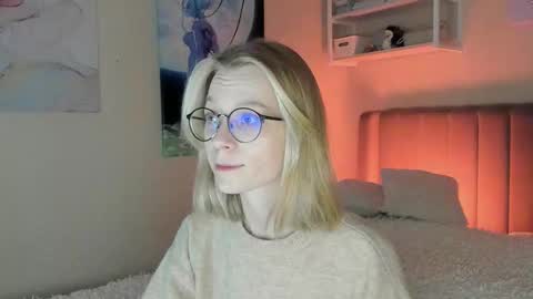 Sofia online show from 10/28/25, 01:36