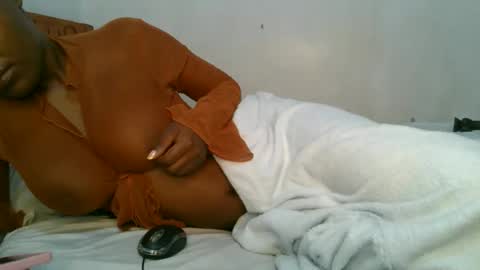 lunargoddess45 online show from 11/25/25, 02:00