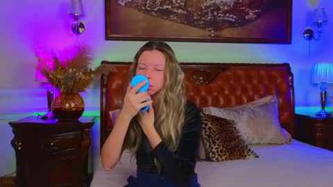 Luna Rishi online show from 11/28/25, 06:27