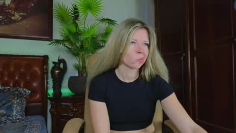 Luna Rishi online show from 05/11/26, 05:57