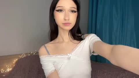 LunarMoly online show from 04/15/26, 07:58